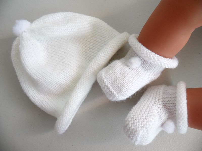 Tricot laine b�b� fait main bonnet  � pompon