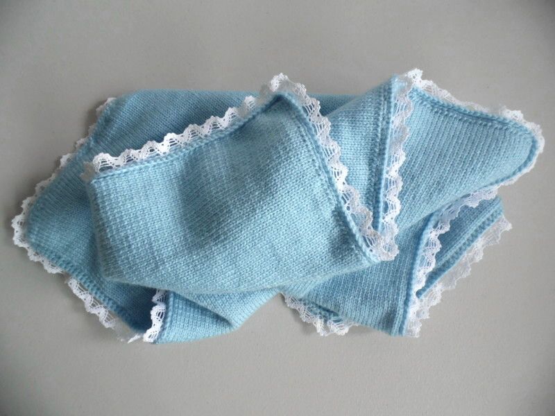 Couverture coloris bleu tricot laine b�b� fait main      