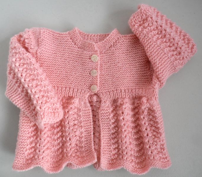 Tricot laine b�b� fait main cardigan rose