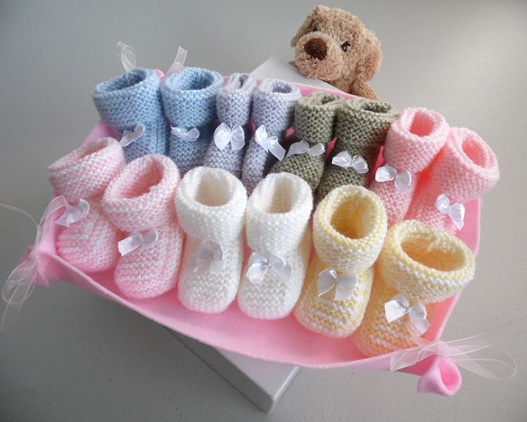 Semainier de chaussons tricot laine b�b� fait main