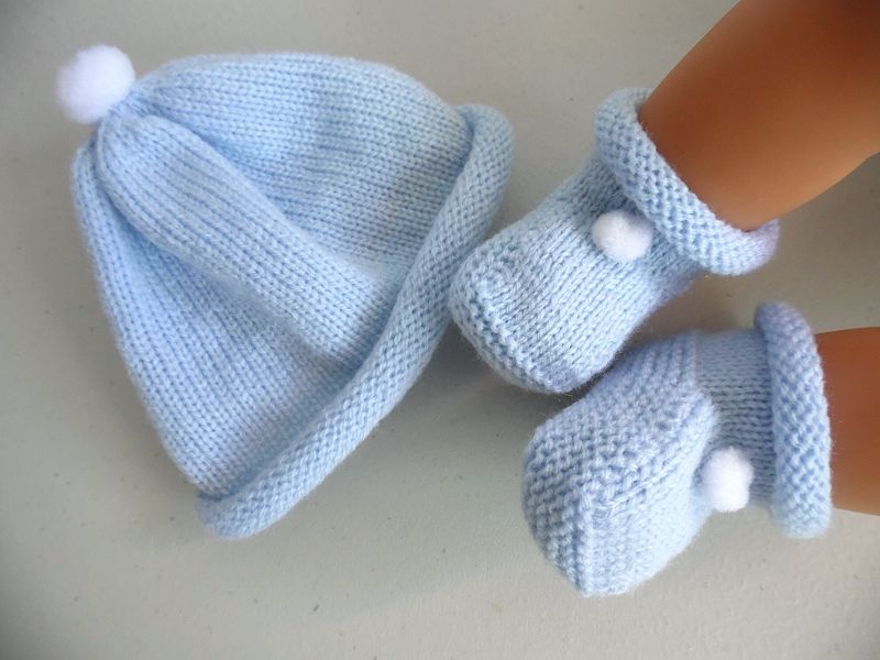 Tricot laine b�b� fait main bonnet  � pompon