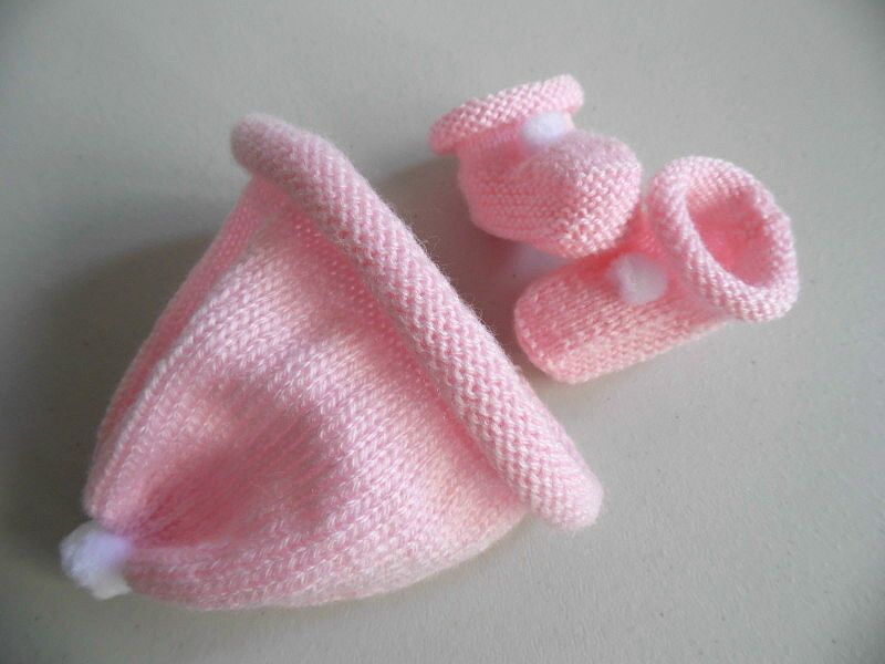 Tricot laine b�b� fait main bonnet rose � pompon