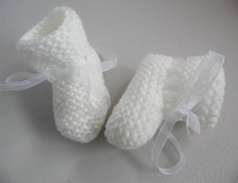 Chaussons coloris �cru tricot laine b�b� fait main