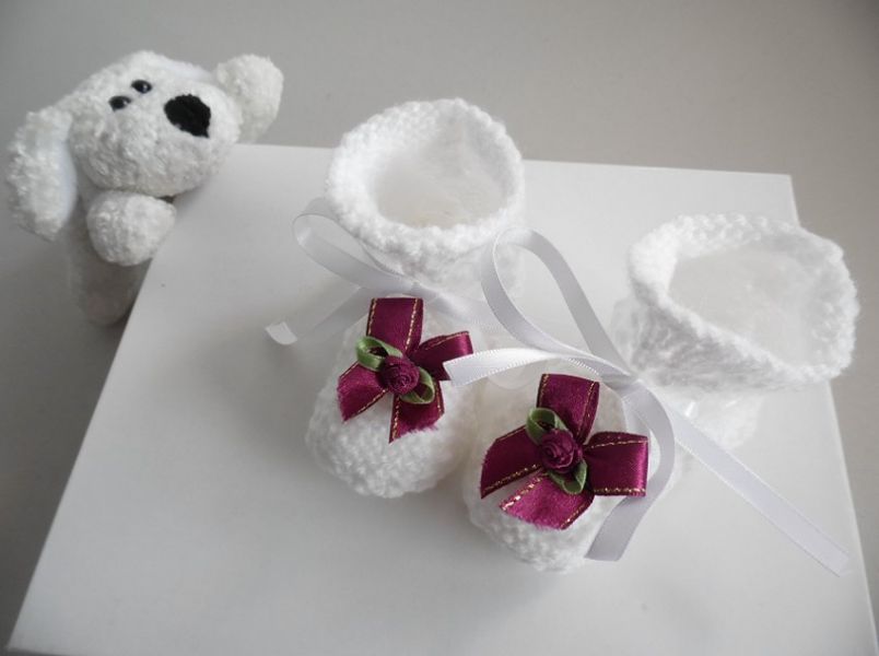 Chaussons b�b� n�ud bordeaux tricot laine fait main 