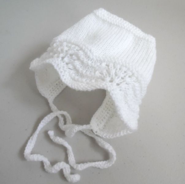 Tricot b�b� laine fait main b�guin blanc