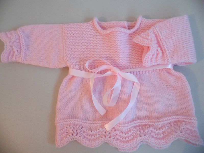 Tricot laine b�b� fait main brassi�re rose