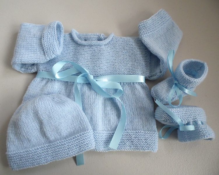 Trousseau bleu naissance tricot laine b�b� 