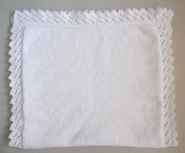 Couverture blanche tricot laine b�b� fait main