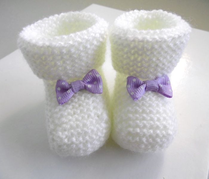 Chaussons b�b� n�ud violet tricot laine