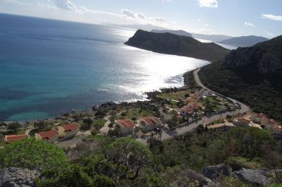 MONEMVASIA-GRECE:Appartements vacances `a louer au bord de la mer.